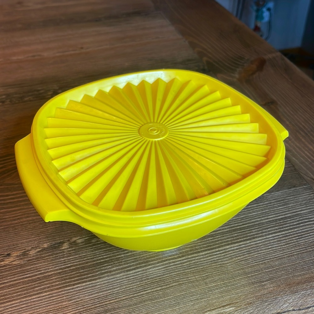 Vintage Tupperware Yellow # 836-6 w/ Lid